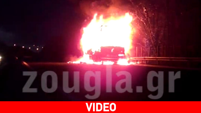 Η στιγμή που νταλίκα τυλίγεται στις φλόγες στην Ε.Ο. Θεσσαλονίκης – Σερρών